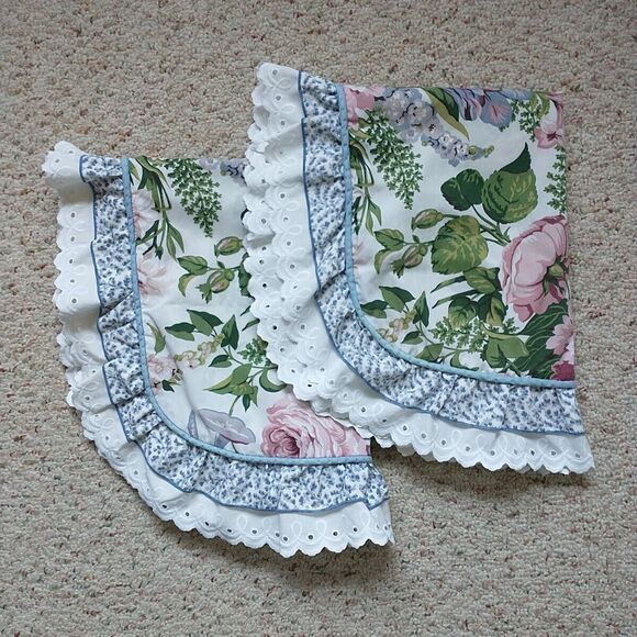 Vtg WAVERLY Standard Pillow Shams Flower Ruffle Eyelets Pair 2x Shabby Chic - Picture 1 of 6